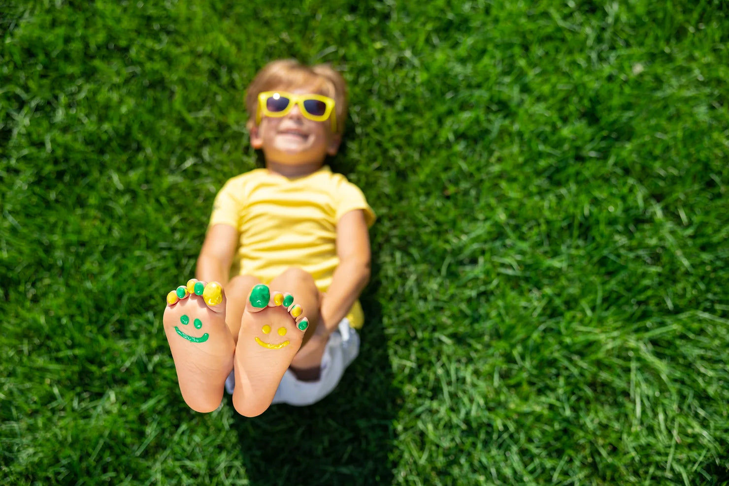 
  
  5 reasons to let your child go barefoot
  
