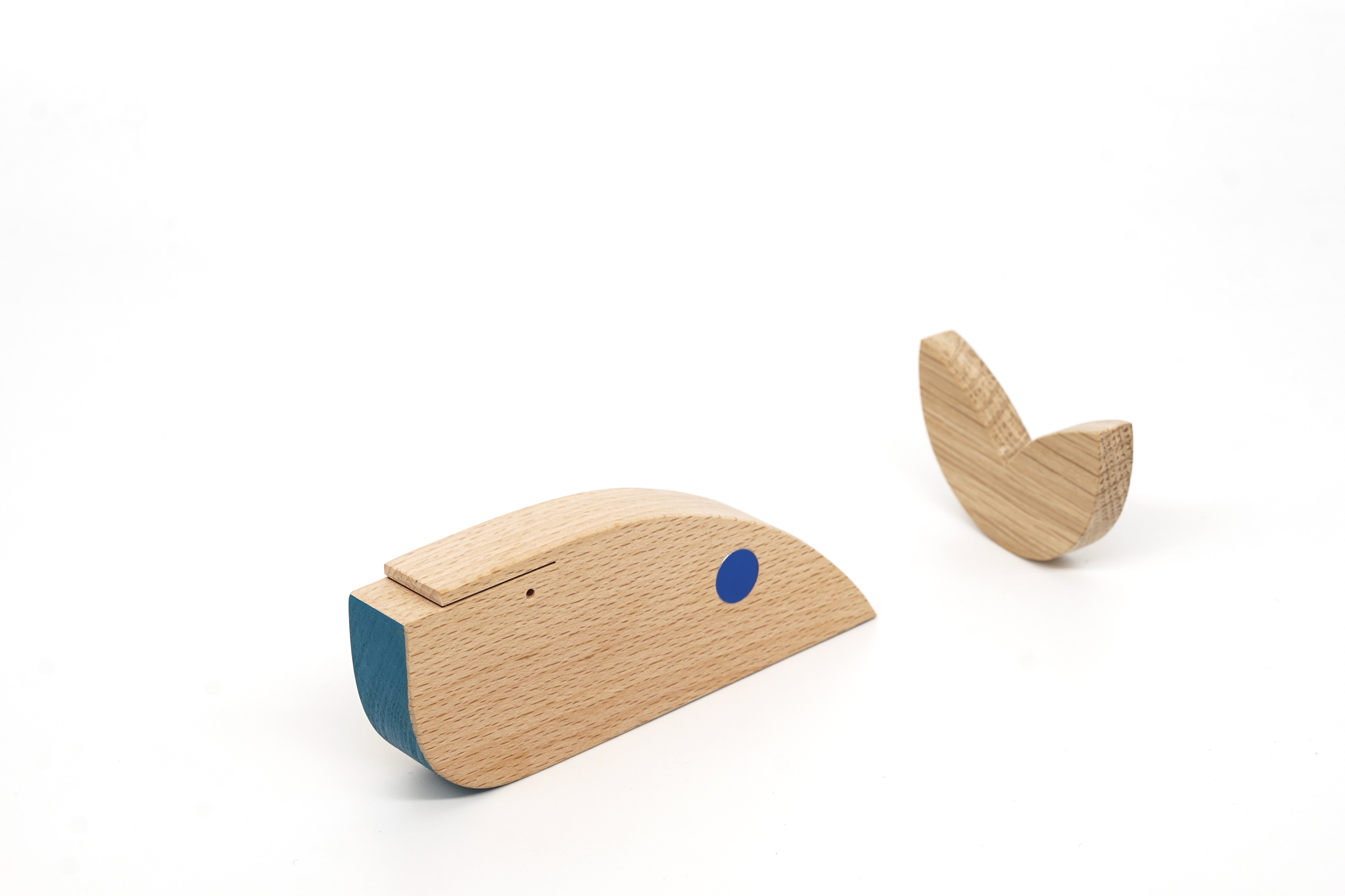 
  
  Whale and Its Baby - Wooden Handmade Magnetic Toys - Polar Stories
  
