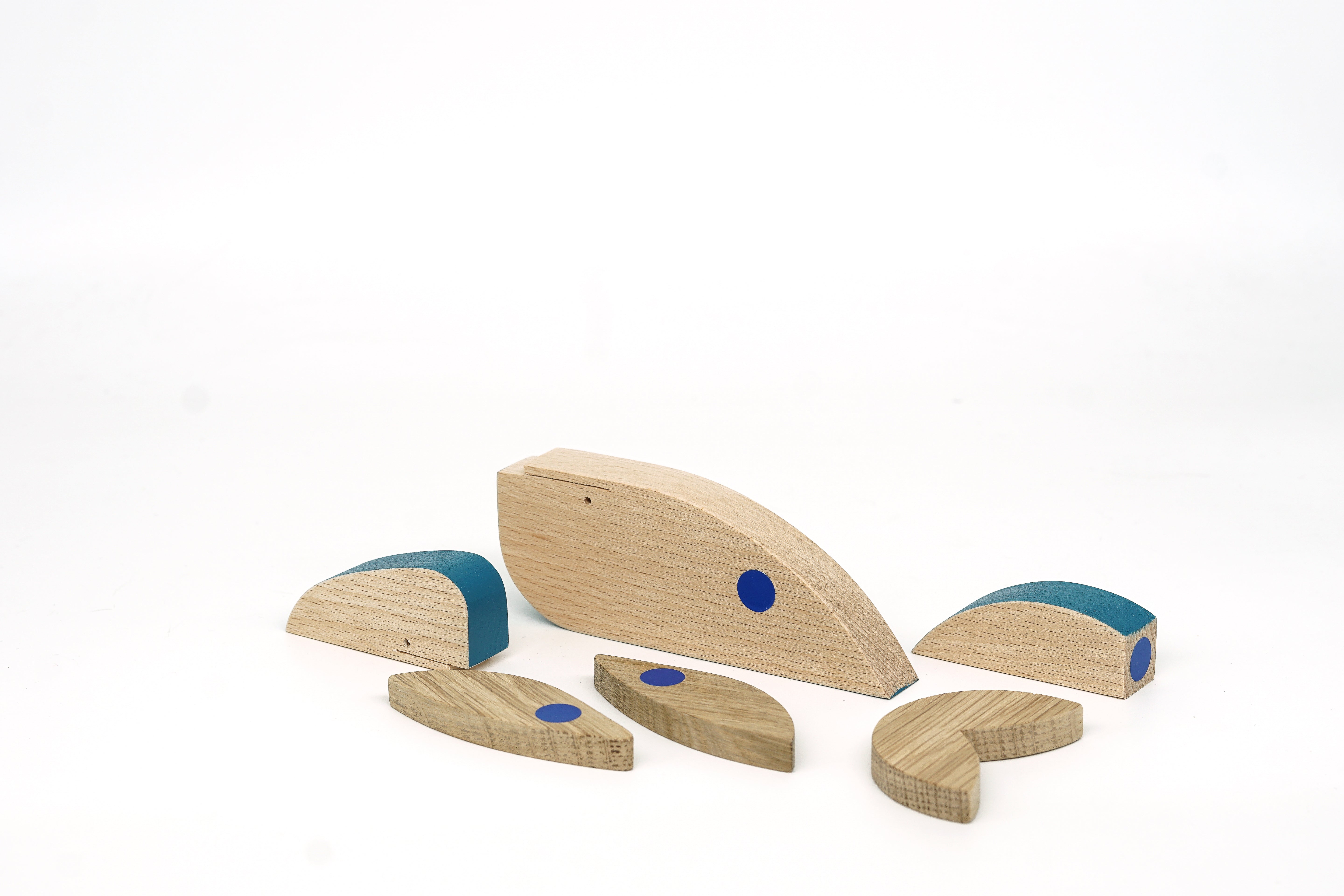 
  
  Whale and Its Baby - Wooden Handmade Magnetic Toys - Polar Stories
  
