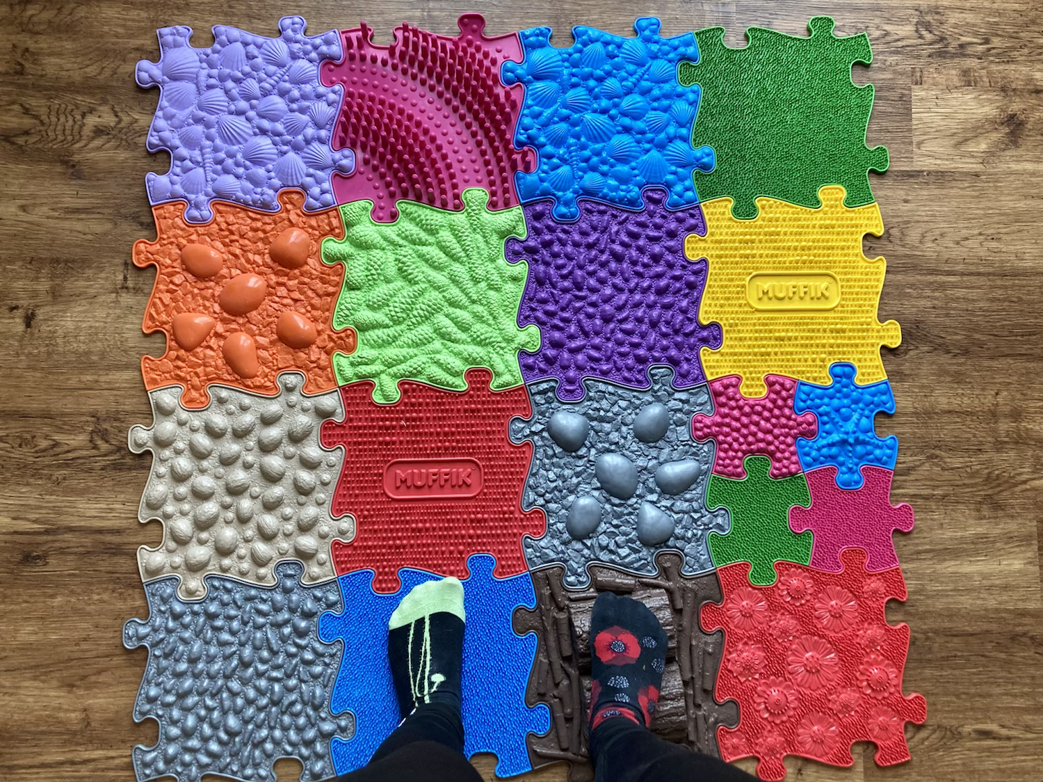 happy puzzle rug set
